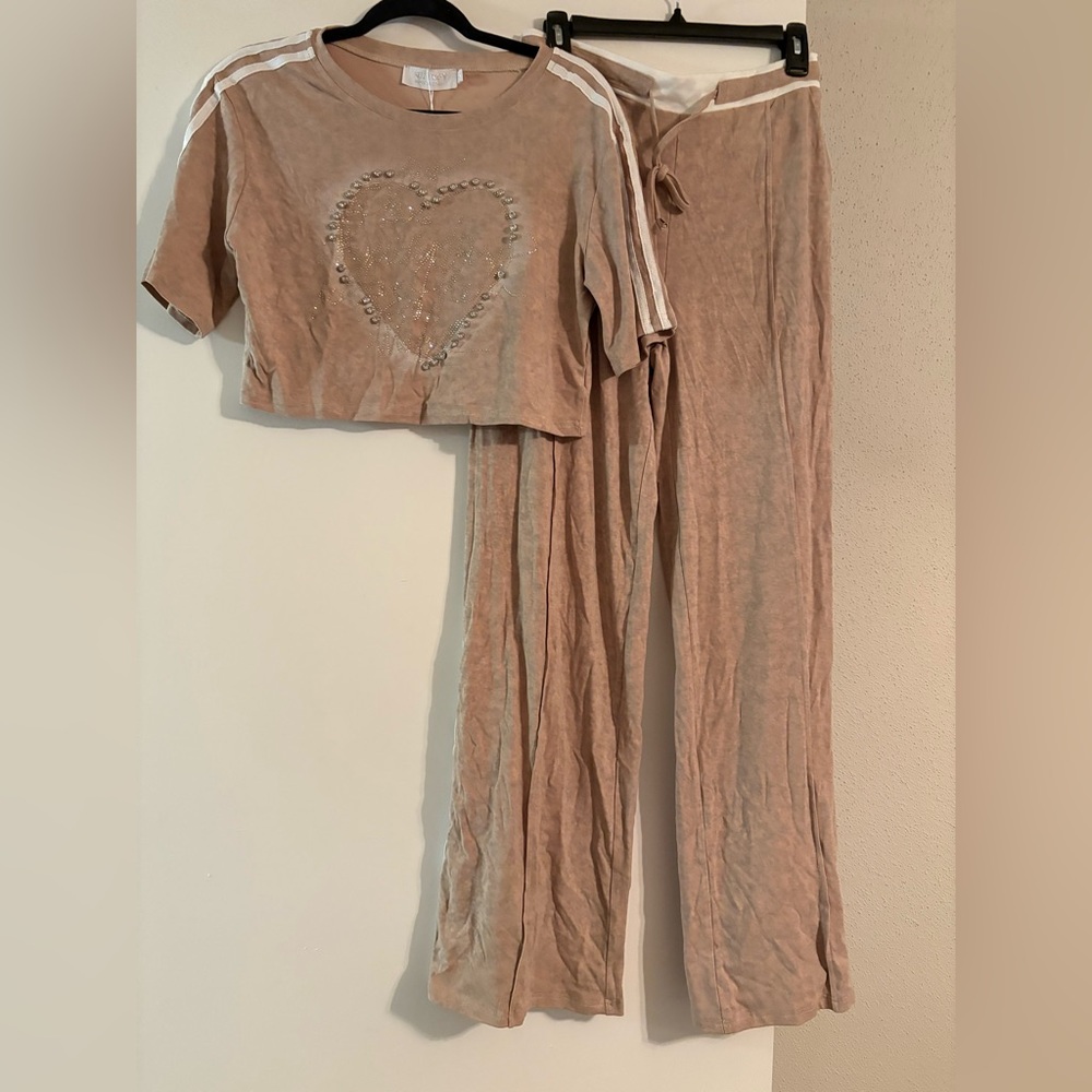 Tan Lounge Set with Heart Design